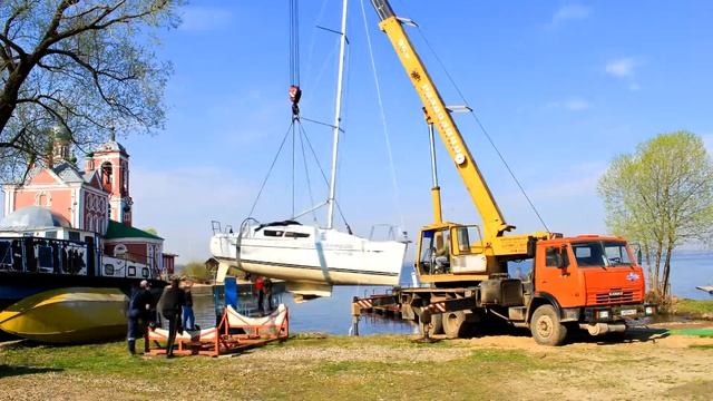Спуск яхты JEANNEAU Sun Odyssey 30i. Плещеево озеро. 2014г смотреть онлайн