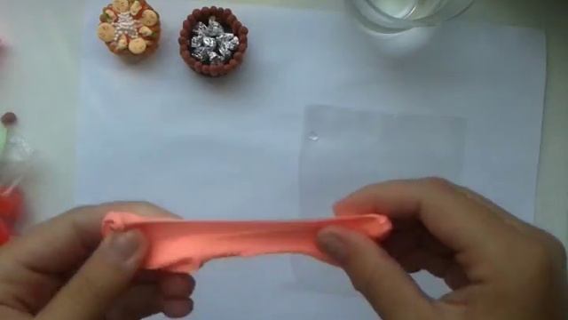 Бананово-клубничный пирог в кукольном размере. смотреть онлайн