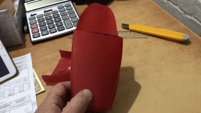 154. Подставка под разные мелочи или телефон из бутылки из под шампуня