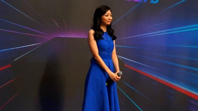 Презентация realme в России - Меняй стандарты смотреть онлайн