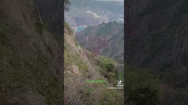 Вид на горы Таджикистана с птичьего полета. смотреть онлайн