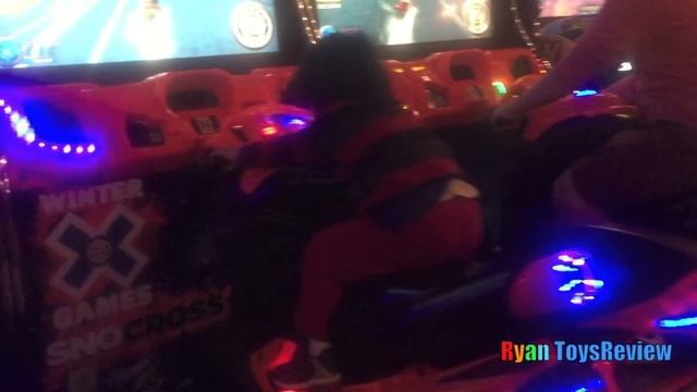 Indoor Family Fun Center for Kids IT'Z bowling car racing games and activities kids Video смотреть онлайн