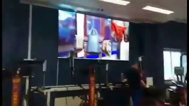 Светодиодный экран для помещения с высоким разрешением 512 960 пикселей смотреть онлайн