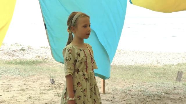 Алёна читает стихотворение "Бабушкины годы" смотреть онлайн