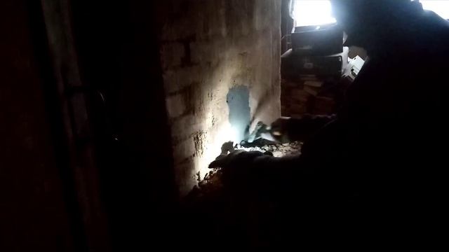 Кирпич в дымоходе. Нет тяги. Без колпака труба на крыше быстро разрушается.Дым идет в дом. смотреть онлайн