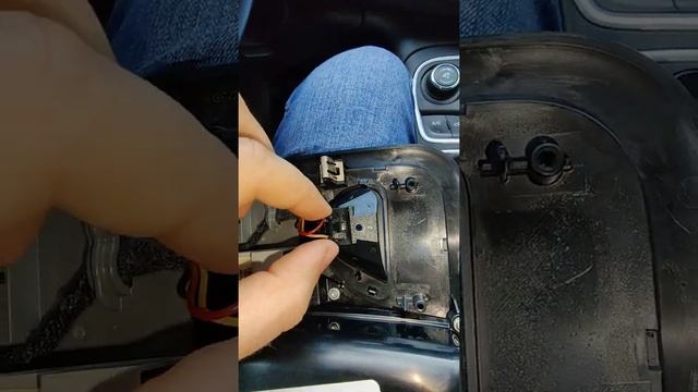 Демонтаж плафона освітлення салона та заміна лампочки підсвітки салону Chrysler 200 2014-2017 смотреть онлайн