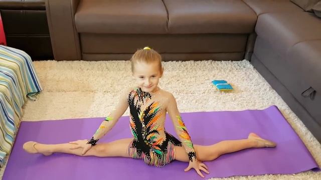 ШОК! Гимнастический ДЕД МОРОЗ! Показываю элементы гимнастики и получаю подарки!