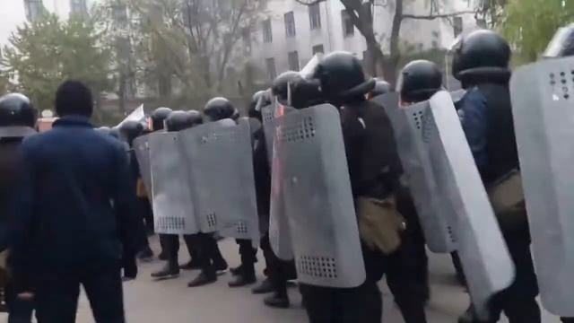 Одесса, 2 мая, обратная сторона Дома профсоюзов, вынос тел у людей сильные хим.ожоги лица смотреть онлайн