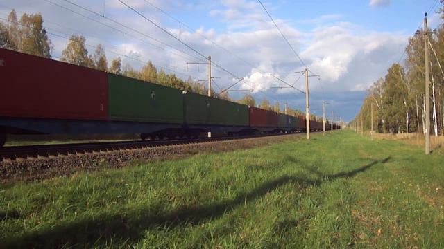 ВЛ80С-549 с грузовым поездом смотреть онлайн