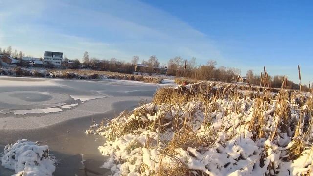 РЕКА ЗАМЁРЗЛА. ПОРА БУДИТЬ РЫБУ. И ТОПИТЬ ПЕЧЬ . смотреть онлайн