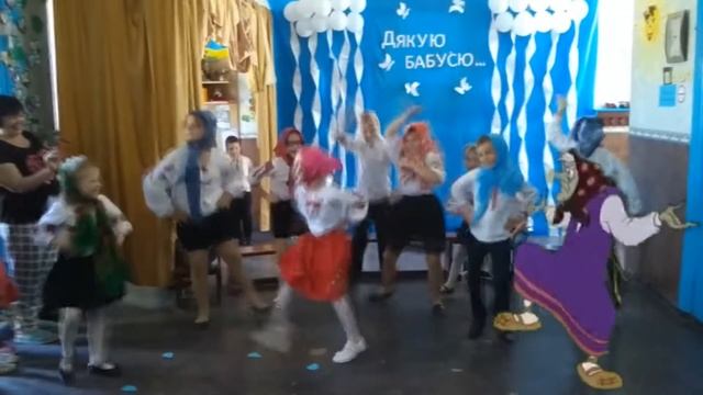 День Бабушки в школе. Танцы и песни. смотреть онлайн