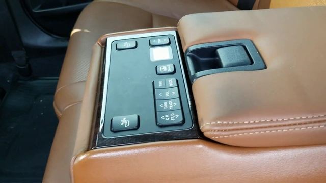 รถมือสอง ไมเนอร์เชนจ์สุดท้าย TOYOTA CAMRY HYBRID PREMIUM ปี 2018 เบาะน้ำตาล смотреть онлайн