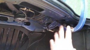 Пружина на кришку багажника .Ланос