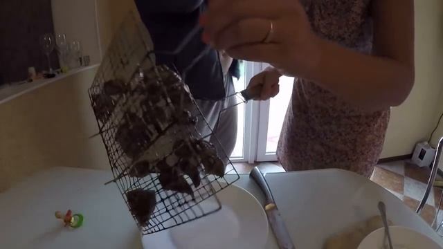 Ням - ням! Готовим ужин. Супчик с домашней лапшой. Шашлычок из шейки. Салатик с сыром и орехами. смотреть онлайн