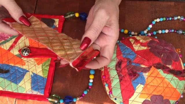 ЛОСКУТНЫЕ ТЮБЕТЕЙКИ И СУМОЧКА В ТЕХНИКЕ ПИЦЦА смотреть онлайн