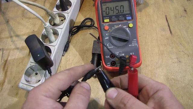 Подстава от Китайцев. Зарядка от фонаря для сдыхания АКБ 18650!!! смотреть онлайн