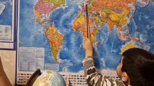 Учим вместе расположения стран на карте, материки и океаны.