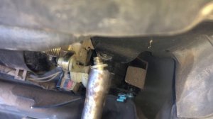 Как снять наружную ручку двери на автомобиле Mitsubishi Diamante