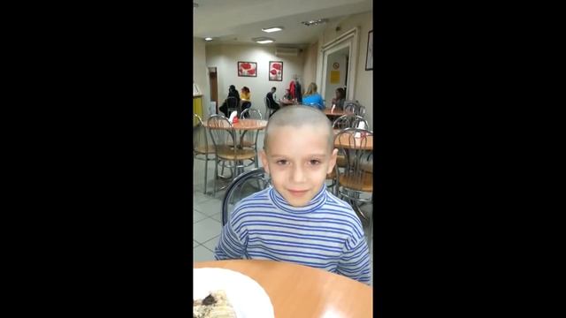 Мальчик шевелит ушами прикол смотреть онлайн