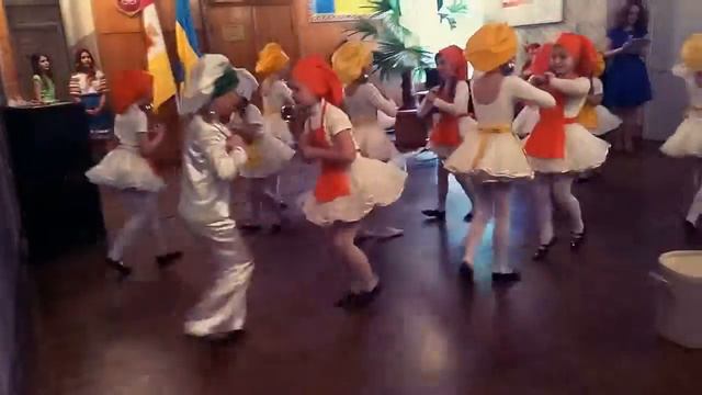 Танец под музыку *варись кашка* смотреть онлайн