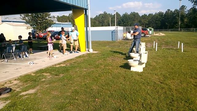 Toilet games - Elementary carnival toilet paper roll tossing game into real toilets смотреть онлайн