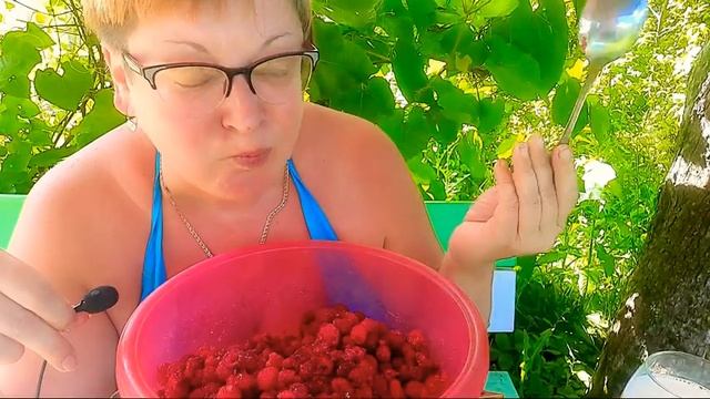 Русский мукбанг/Тазик малины/обжор на камеру/Mukbang not ASM смотреть онлайн