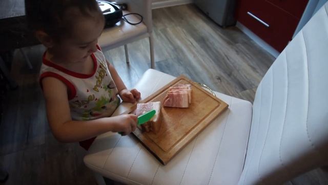 Домашняя пицца за 2 МИНУТЫ! | Варя готовит пиццу! смотреть онлайн