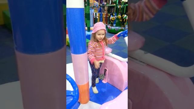 игровая комната в Kinderville смотреть онлайн
