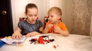 Собираем конструктор пожарная машина Лего. Collect constructor fire truck LEGO.