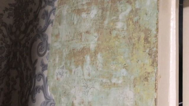 ВЛОГ: Ремонт в хрущевке || Начало ремонта || Клеим обои || Обновляем комнату смотреть онлайн