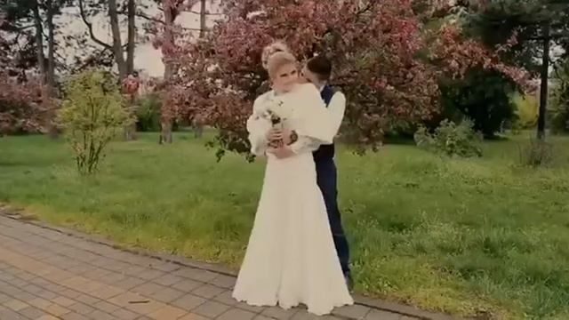 Небольшой фрагмент нашего торжества 21.04.17💚 Спасибо всем , кто с нами его разделил🙈❤️ смотреть онлайн