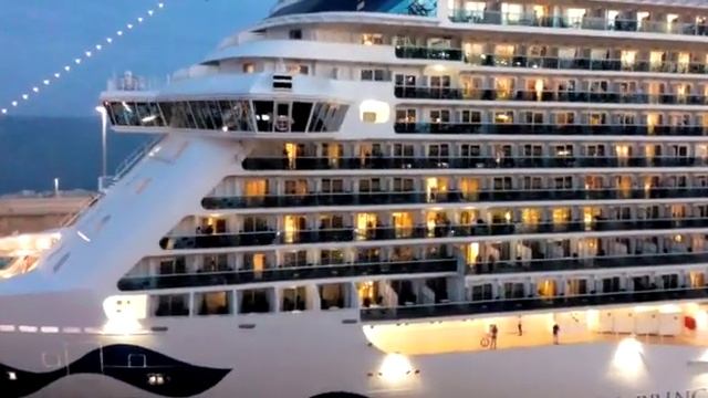 #погнали_в_круиз Лайнер Costa Fortuna выходит из порта Барселоны смотреть онлайн