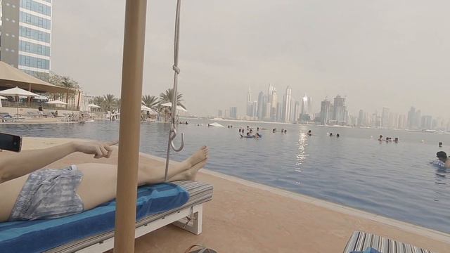 BEST HOTEL STAYCATION IN DUBAI (DUKES THE PALM, A ROYAL HIDEAWAY HOTEL) TRAVEL VLOG смотреть онлайн