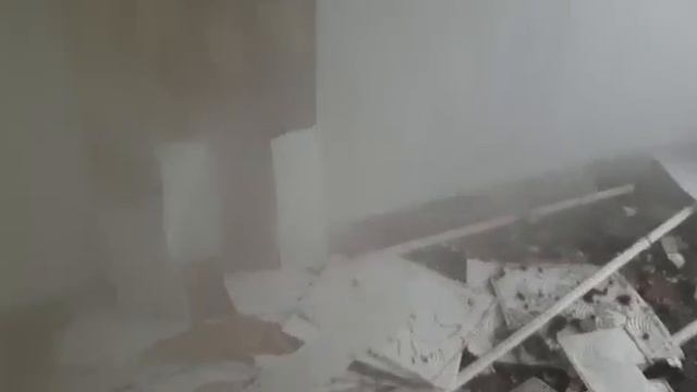 Старинное здание в Военном городке продолжает тлеть смотреть онлайн