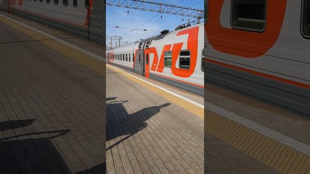 прибытие электровоза ЭП2К-247 с фирменным поездом номер 37 "ТОМИЧ" сообщением Томск-Москва смотреть онлайн