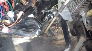 Замена Главного Цилиндра Сцепления(ГЦС) Ауди 80.Люфт в педали.