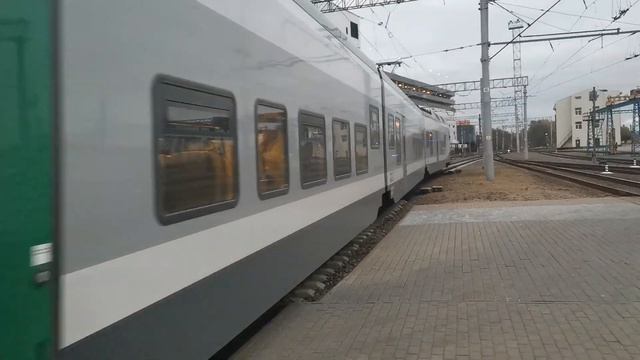 Электропоезд Эпм-009 на ст. Минск Пассажирский / Epm-009 EMU at the Minsk Passenger station смотреть онлайн