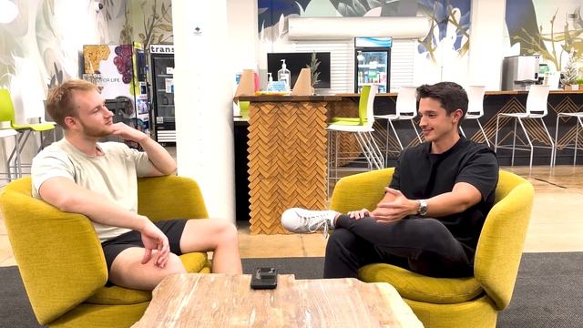 How This 23 Year Old Made $986,125 Selling Courses… смотреть онлайн