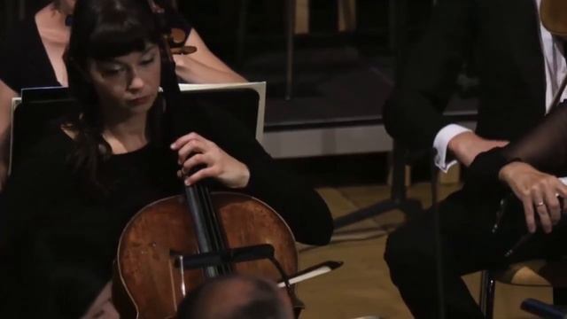 Hilary Hahn plays J.S.Bach Violin Concerto No.1 in a minor BWV1041-Deutsche Kammerphil. Bremen смотреть онлайн