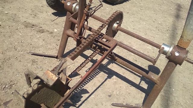 КУЛЬТИВАТОР ПРЕВРАЩАЕТСЯ В КУКУРУЗОСЕЯЛКУ | овощная сеялка садим кукурузу фермерское хозяйство смотреть онлайн