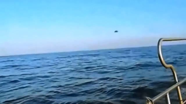 НЛО Объект ныряет под воду смотреть онлайн