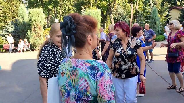 ОБМАНЩИЦА, ПЛУТОВКА! ТАНЦЫ ХАРЬКОВ УКРАИНА СЕНТЯБРЬ 2023 смотреть онлайн