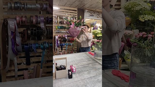 Как красиво упаковать объемные лилии. Часть 1. смотреть онлайн