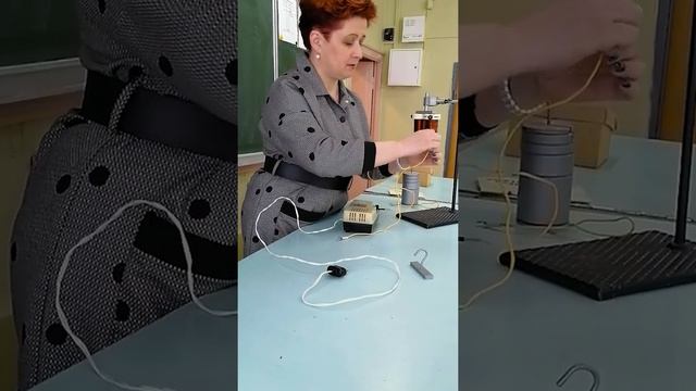 Демонстрация "Электромагнит" к уроку"Магнитное поле" смотреть онлайн