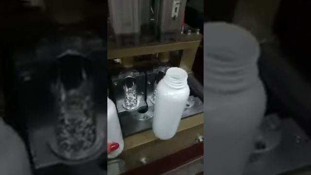 Полуавтомат выдува ПЭТ тары ПАВ 600/350 16Атм(Пробная партия бутылочек 450 мл. и 330 мл.)июль 2018 смотреть онлайн