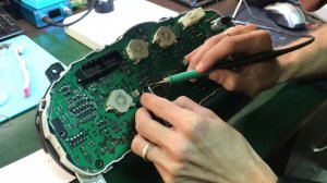 Hyundai i30 не работает дисплей. Замена панели и восстановление пробега.