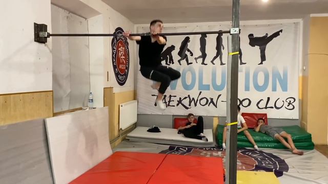 СДЕЛАЛ ТРЮК 100 РАЗ ПОДРЯД!100 раз 360 На ТУРНИКЕ.НЕРЕАЛЬНЫЙ ЧЭЛЛЕНДЖ! смотреть онлайн