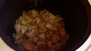 Тушеная капуста со свининой  в мультиварке