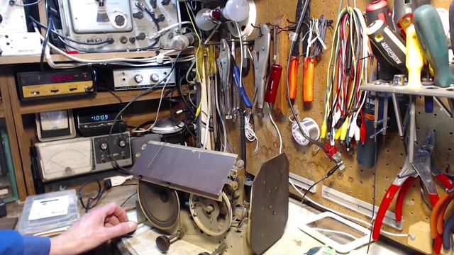 RCA Victor A-23 Vacuum Tube Radio Video #5 - Ready for Alignment смотреть онлайн