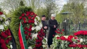 ЧТО ТВОРИЛОСЬ НА ПОХОРОНАХ РЕНАТА ИБРАГИМОВА! Гроб утопал в слезах...